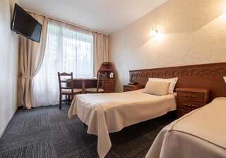 Отель Древний Град Парк-отель Львов Стандартный двухместный номер с 2 отдельными кроватями-1