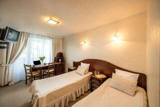 Отель Древний Град Парк-отель Львов Стандартный двухместный номер с 2 отдельными кроватями-2